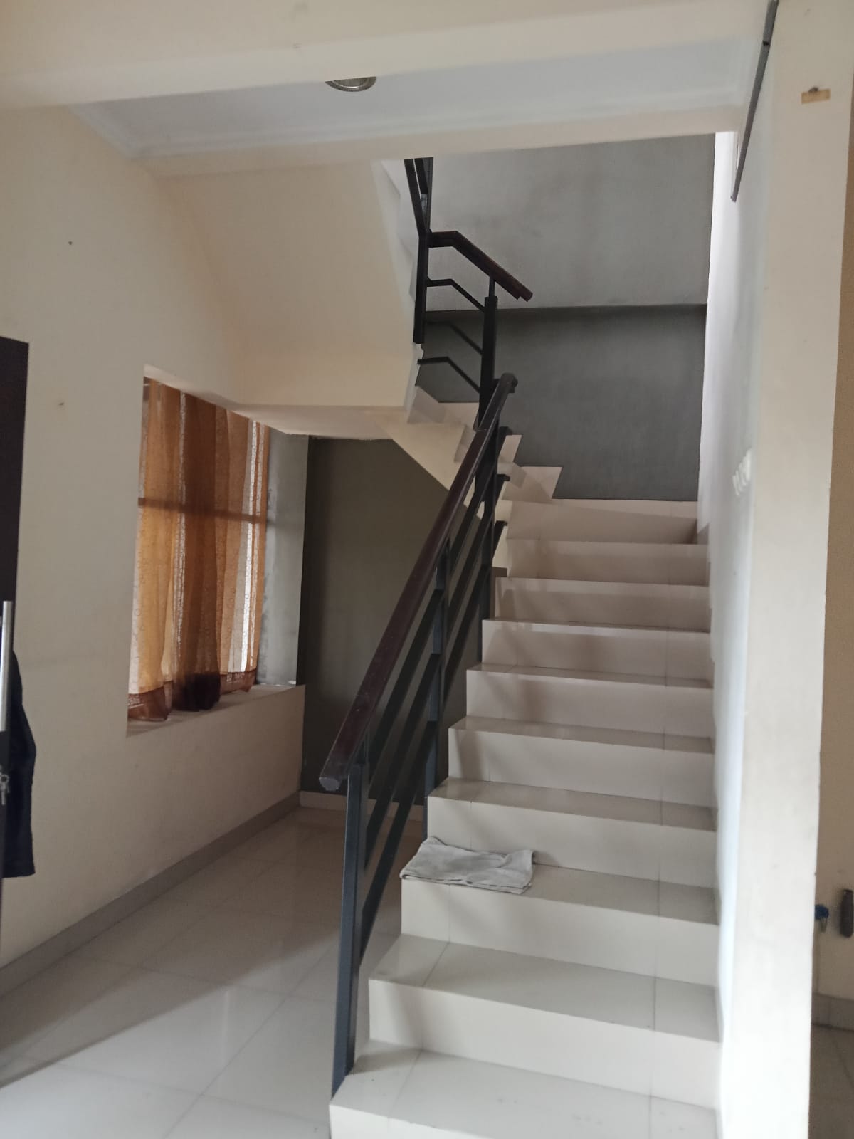 Rumah Disewakan Semi Furnished di Simpruk Sriwijaya Lippo Cikarang